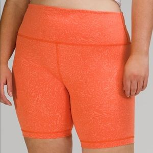 Lululemon Wunder under biker shorts size 8 with 6 inch inseam